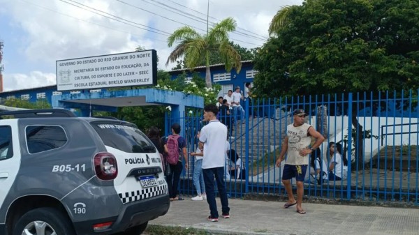 Estudante tenta matar professora e atira em colega em Natal
