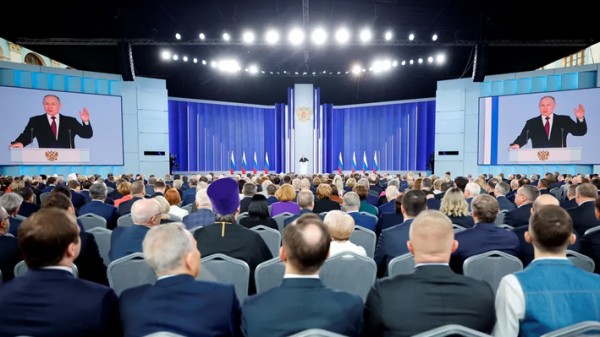 Putin vê os EUA como principal inimigo e diz que guerra será travada com armas nucleares