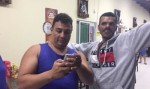 De passagem por MossorÃ³, "Papa Capim" tira foto com fÃ£s em restaurante no SumarÃ©