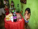Garota se emociona ao ganhar bolo de aniversÃ¡rio e agradece carinho das redes