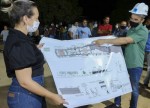 Edson Carlos comemora ordem de serviço para construção da praça no bairro Bom Jesus