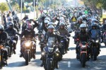 Bolsonaro e apoiadores fazem grande motociata em Porto Alegre