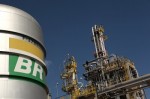 Petrobras reduz em dez centavos o preço da gasolina para distribuidoras