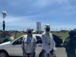 Bizarrice: Mulheres tomam banho de leite condensado em protesto contra Bolsonaro