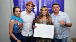 Naldo apresenta Projeto de Lei contra Cyberbullying à cantora Walkyria Santos