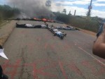 Moradores de IpanguaÃ§u formam cruz humana simbolizando mortes na RN-118