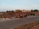 Moradores reclamam de descarte irregular de lixo em terreno abandonado no AboliÃ§Ã£o IV
