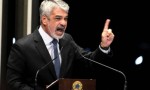 Apavorado, Humberto Costa zomba de operaÃ§Ã£o da PF: "Por que essa operaÃ§Ã£o?"