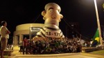 Manifestantes protestam contra Lula e exibem o Pixuleco na PraÃ§a do Teatro 