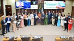 Neilton homenageia profissionais da enfermagem durante sessão solene na AL