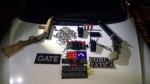 OperaÃ§Ã£o policial apreende drogas, armas e rÃ¡dios comunicadores na Favela do Fio