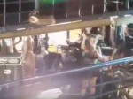 Daniela Mercury para de tocar ao passar por camarote da PM e xinga foliÃµes
