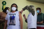 Enfermeira irmÃ£ de mÃ©dico que faleceu por Covid Ã© a primeira pessoa vacinada em MossorÃ³