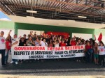 Servidores fazem protesto na porta do HRTM