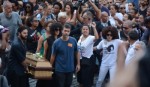 Corpo de vereadora Ã© sepultado no Rio aos gritos de "Marielle presente"