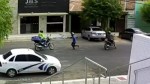 VÃ­deo mostra aÃ§Ã£o de dupla armada durante roubo em frente ao INSS, em MossorÃ³