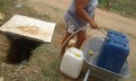 Moradores reclamam que estÃ£o sem Ã¡gua hÃ¡ trÃªs meses no Santa Helena