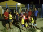 Em MossorÃ³, moradores "comemoram" 10 anos de obras de creche com bolo de aniversÃ¡rio