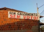Mossoroenses comeÃ§am a espalhar faixas contra polÃ­ticos que prometem obras e nÃ£o cumprem